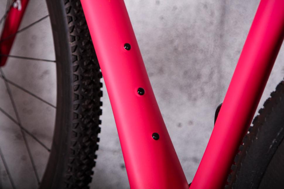 2024 Vielo V+1 Race Edition Force AXS XPLR - down tube bosses.jpg