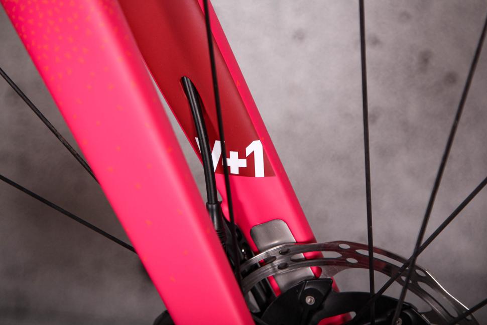 2024 Vielo V+1 Race Edition Force AXS XPLR - fork detail.jpg