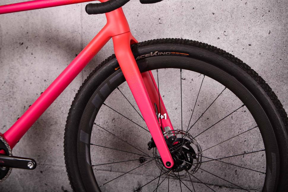 2024 Vielo V+1 Race Edition Force AXS XPLR - fork.jpg