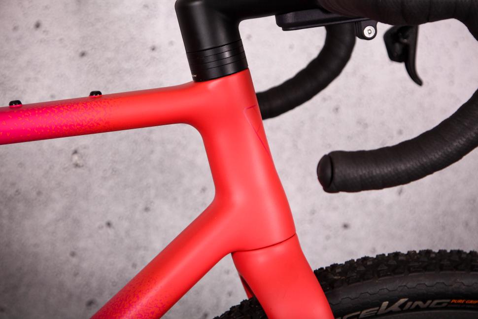2024 Vielo V+1 Race Edition Force AXS XPLR - head tube.jpg