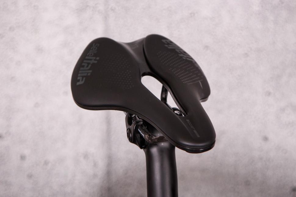 2024 Vielo V+1 Race Edition Force AXS XPLR - saddle 2.jpg