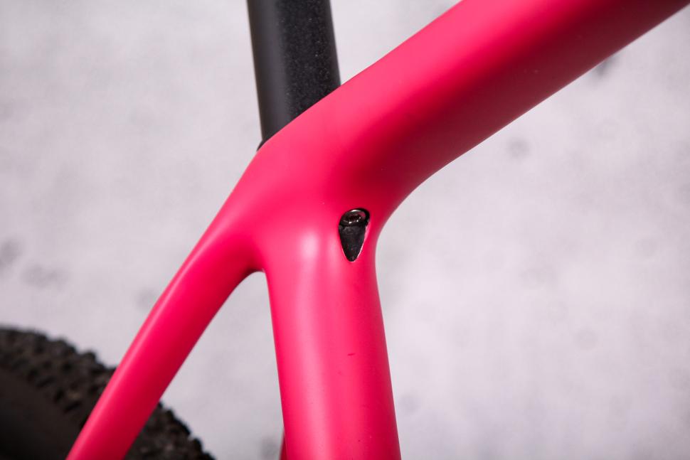 2024 Vielo V+1 Race Edition Force AXS XPLR - seat post bolt.jpg