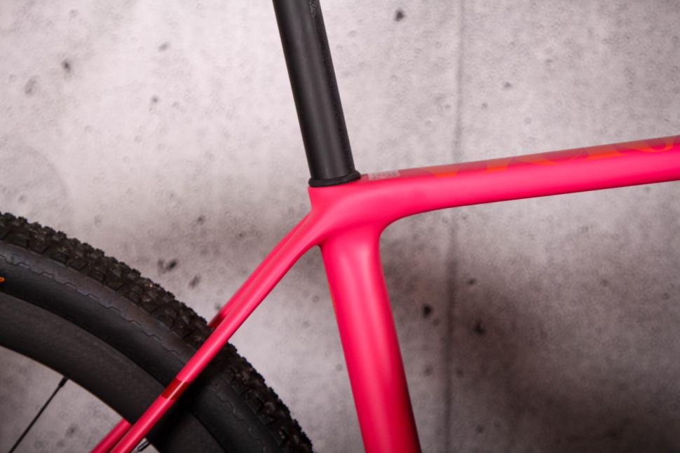 2024 Vielo V+1 Race Edition Force AXS XPLR - seat tube junction.jpg