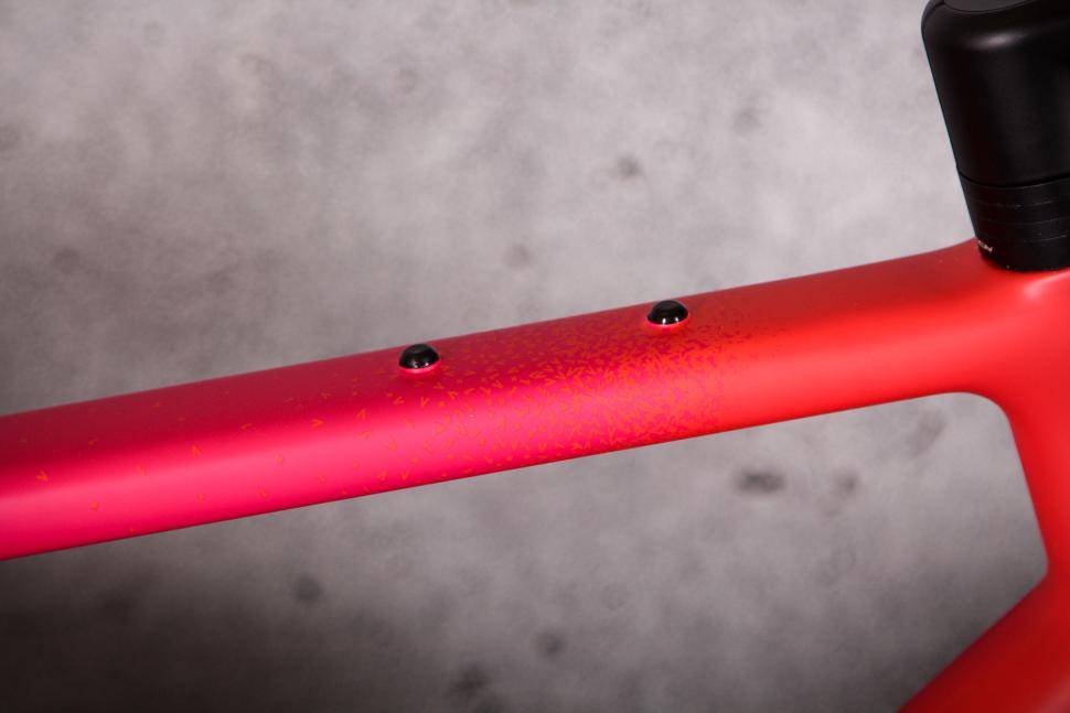 2024 Vielo V+1 Race Edition Force AXS XPLR - top tube bosses.jpg