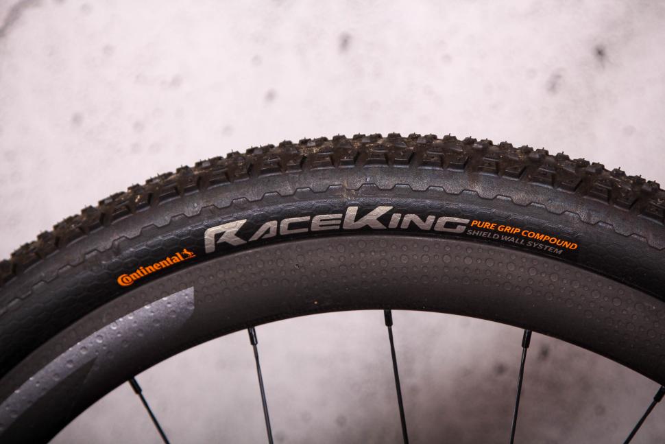 2024 Vielo V+1 Race Edition Force AXS XPLR - tyre.jpg