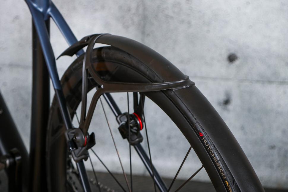 2024 Zefal Shield R35 Road Mudguard Set 2024 - rear guard 2.jpg