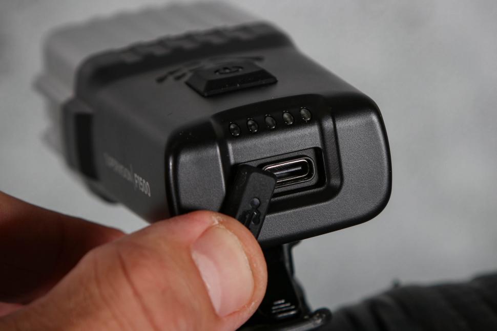 2024 Zefal Supervision F1500 Front Light - USB port.jpg