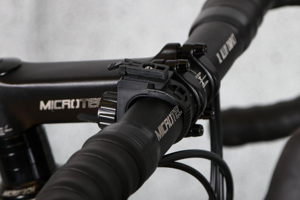 2024 Zoopabaus SC500CF Front Bike Light - works with Apple Find My - mount.jpg