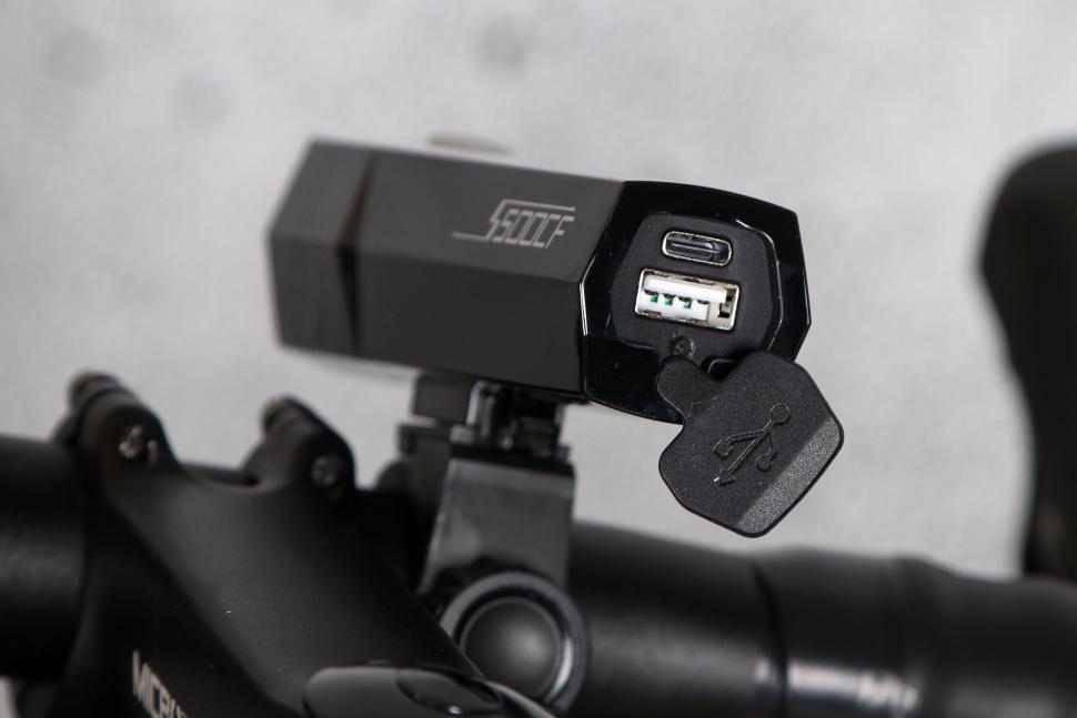 2024 Zoopabaus SC500CF Front Bike Light - works with Apple Find My - USB ports.jpg