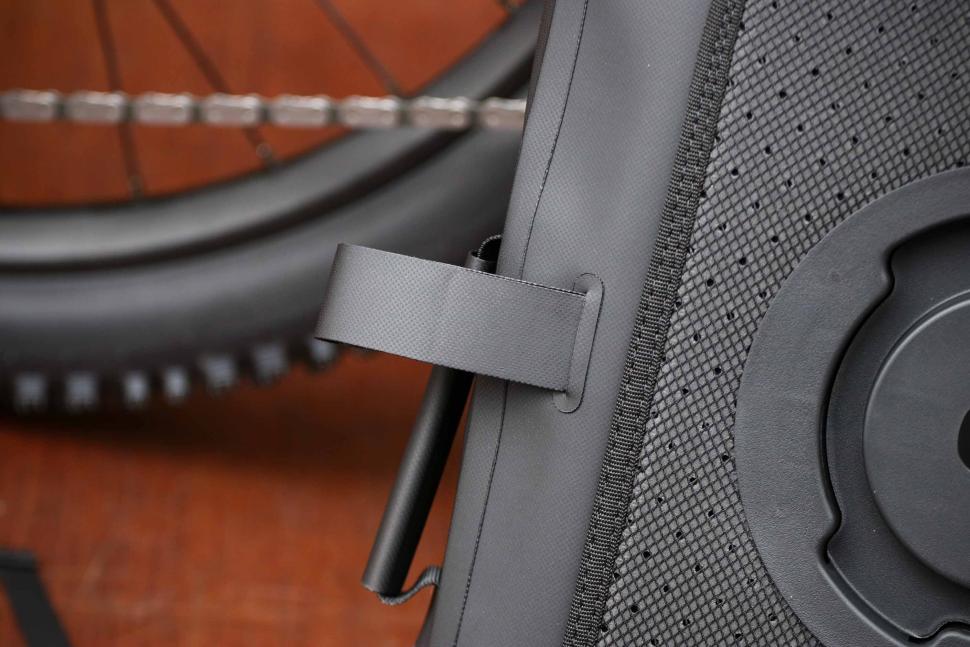 2025 Aeroe QuickLock Urban Backpack - tab to release bag from Quicklock.jpg