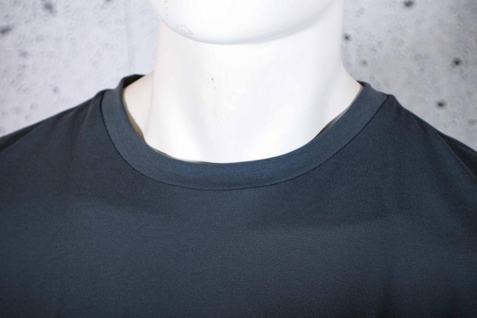 2025 Altura DFTR Tech Tee - collar.jpg