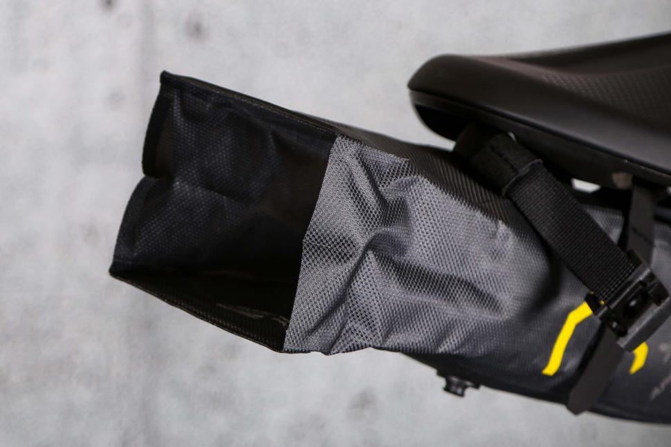 2025 Apidura Expedition Tool Pack 1L - opening.jpg
