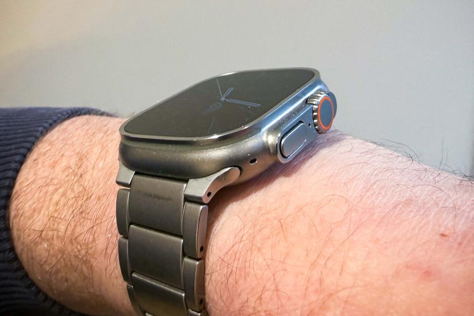 2025 Apple Watch Ultra 3 - side 1.jpg