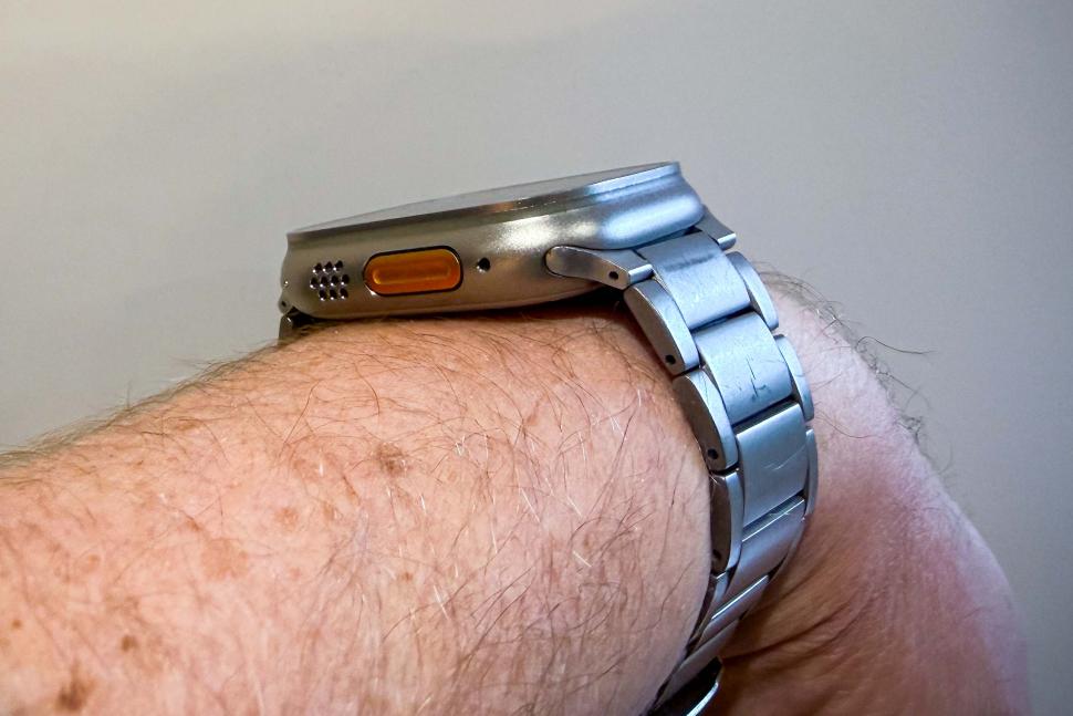 2025 Apple Watch Ultra 3 - side 2.jpg