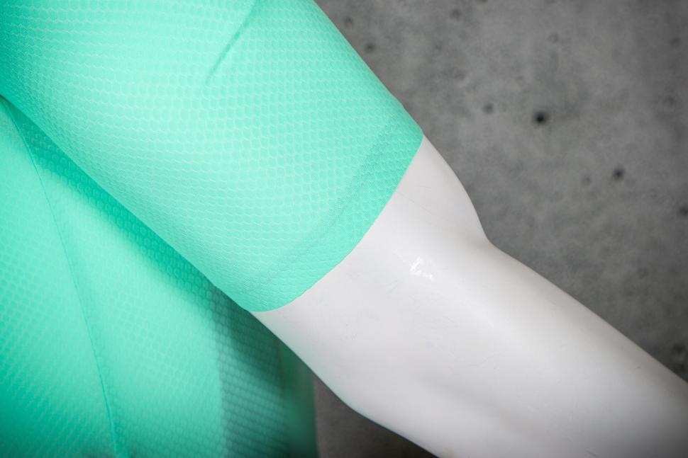 2025 Assos Equipe R Jersey S11 - cuff.jpg