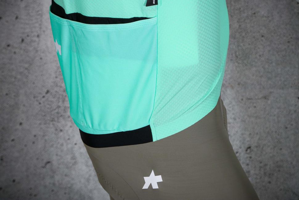 2025 Assos Equipe R Jersey S11 - drop.jpg