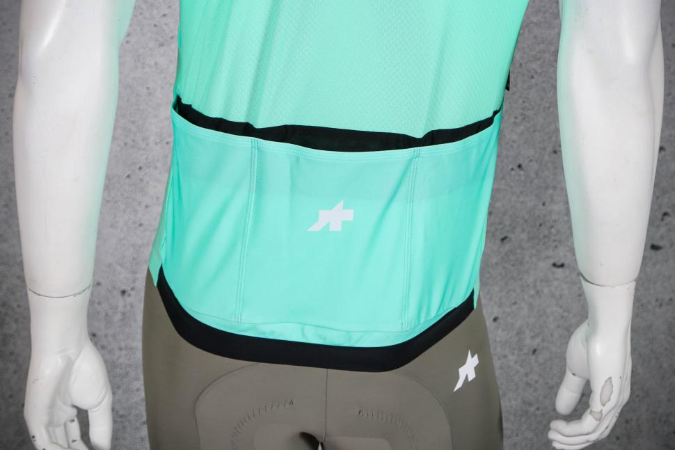 2025 Assos Equipe R Jersey S11 - pockets.jpg