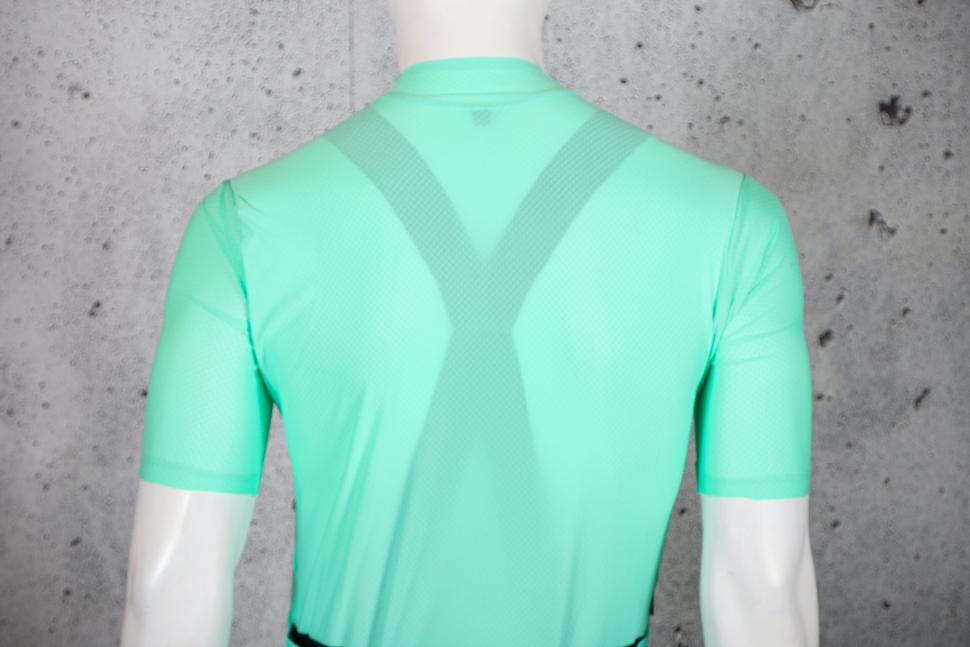 2025 Assos Equipe R Jersey S11 - shoulders.jpg