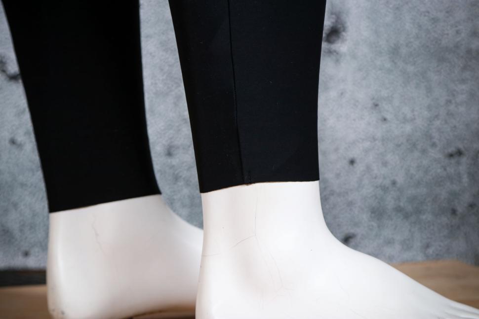 2025 Assos Mille GT Hashoogi Winter Bib Tights S11 - ankle cuffs.jpg