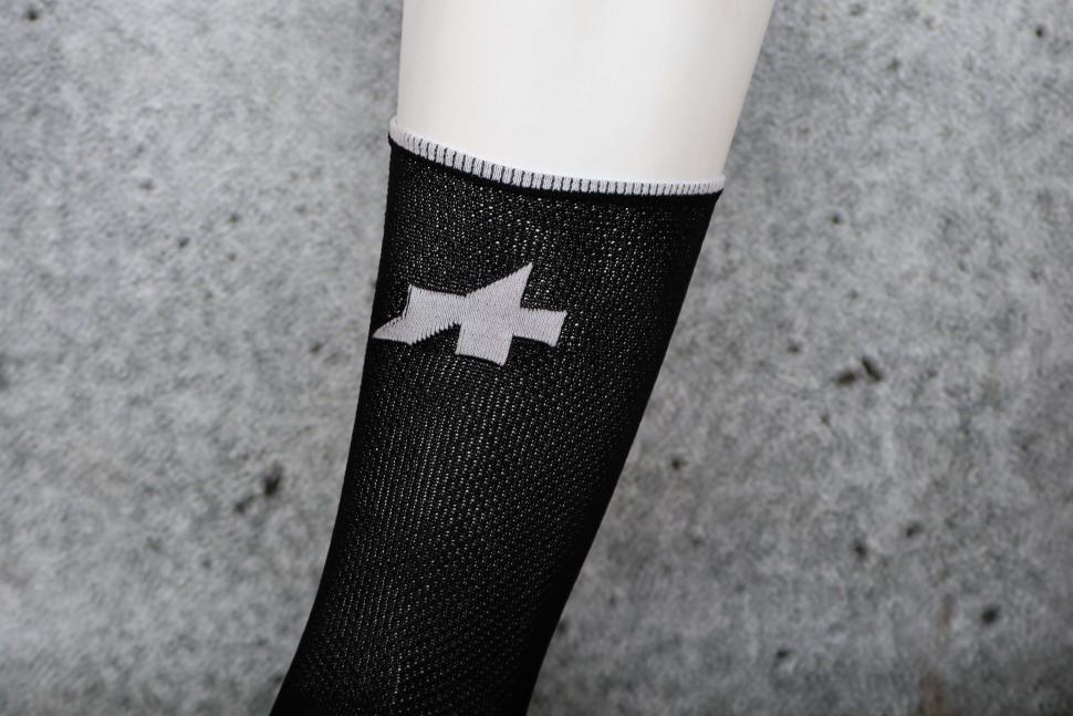 2025 Assos RS SUPERLEGER Socks S11 - cuff detail.jpg