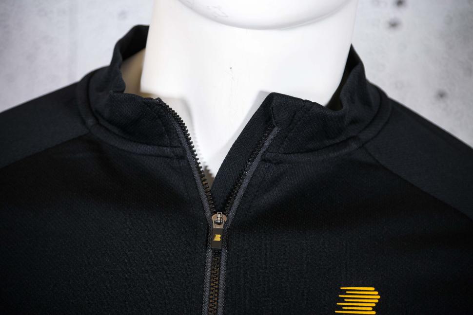 2025 Boardman Mens Long Sleeve Jersey - collar 2.jpg