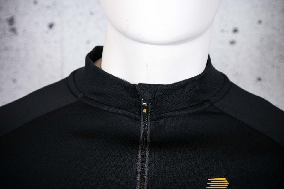 2025 Boardman Mens Long Sleeve Jersey - collar.jpg