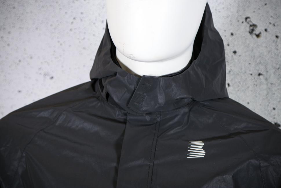 2025 Boardman Mens Waterproof Jacket - collar.jpg