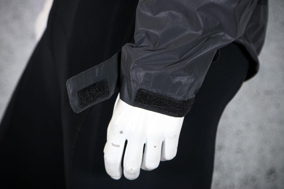 2025 Boardman Mens Waterproof Jacket - cuff adjustment.jpg