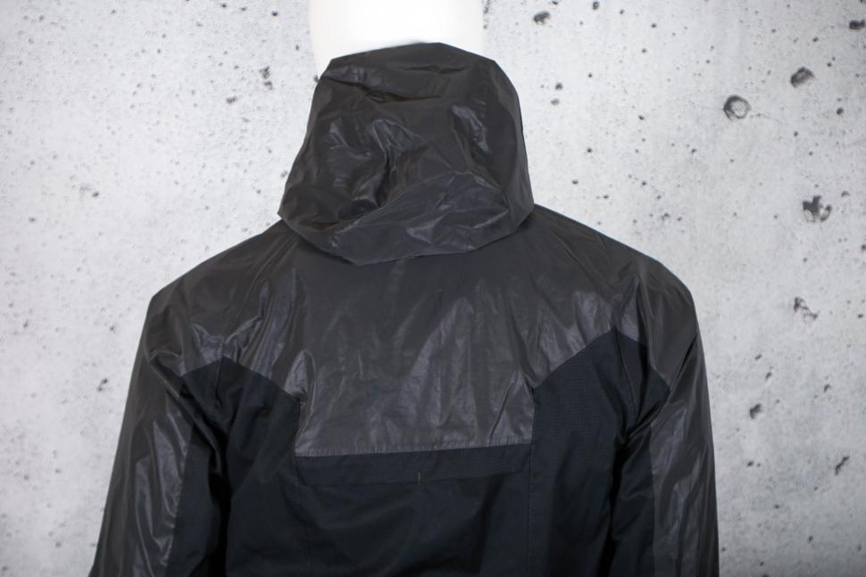 2025 Boardman Mens Waterproof Jacket - shoulders.jpg