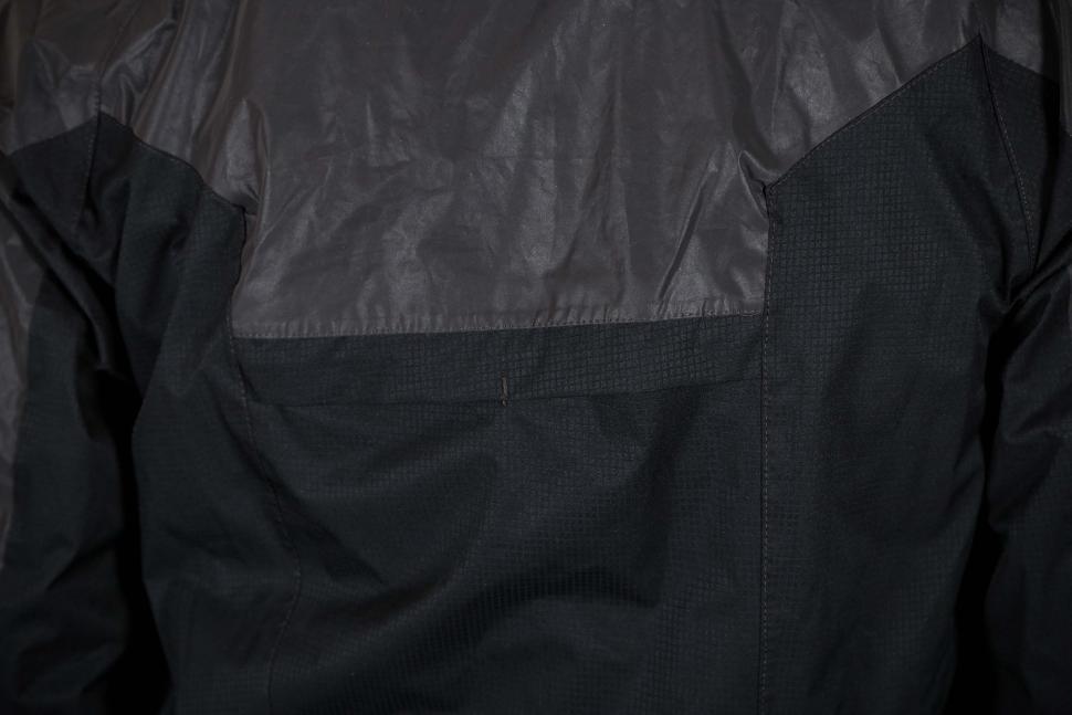 2025 Boardman Mens Waterproof Jacket - vent.jpg