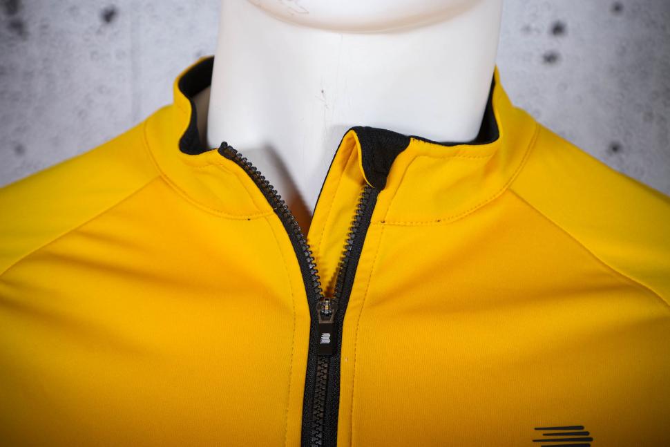 2025 Boardman Mens Windproof Jacket - collar 2.jpg