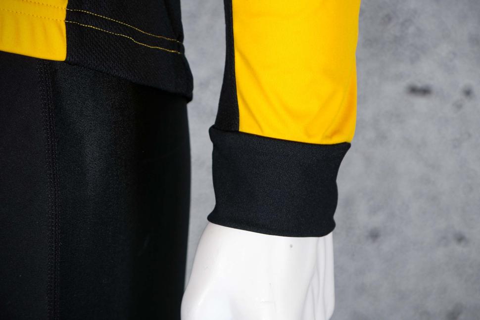 2025 Boardman Mens Windproof Jacket - cuff.jpg