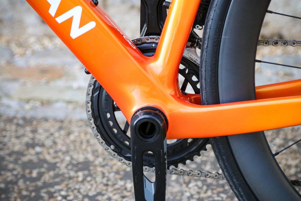 2025 Boardman SLR 9.4 Carbon LTD - bottom bracket.jpg