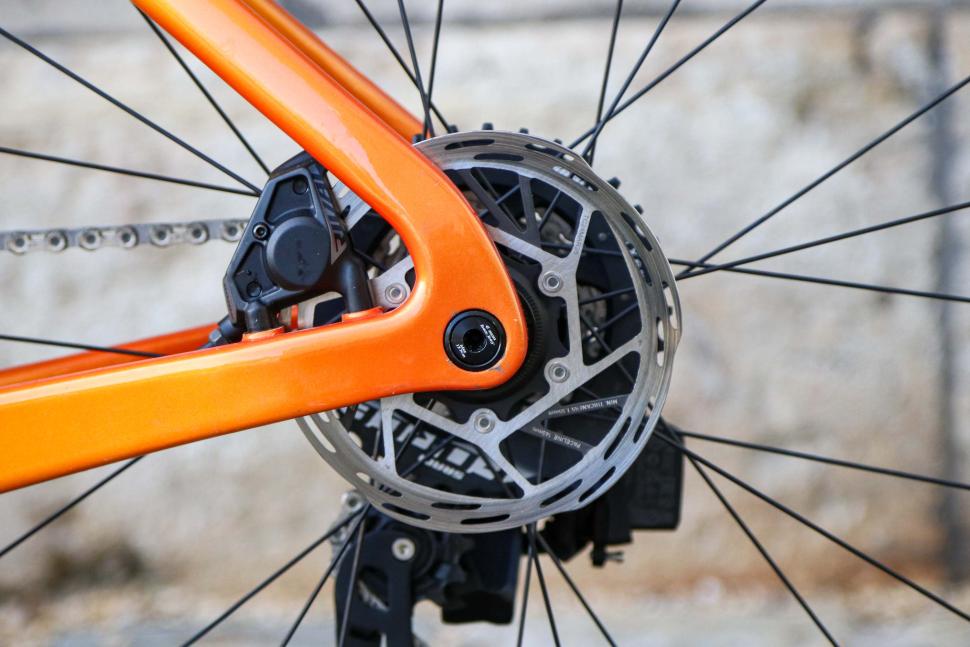 2025 Boardman SLR 9.4 Carbon LTD - rear disc brake.jpg