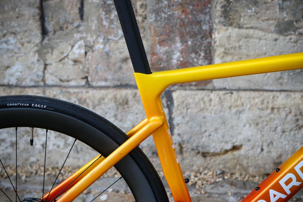 2025 Boardman SLR 9.4 Carbon LTD - seat tube junction.jpg