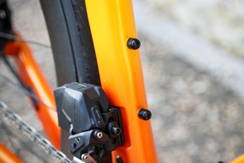 2025 Boardman SLR 9.4 Carbon LTD - seattube bosses.jpg
