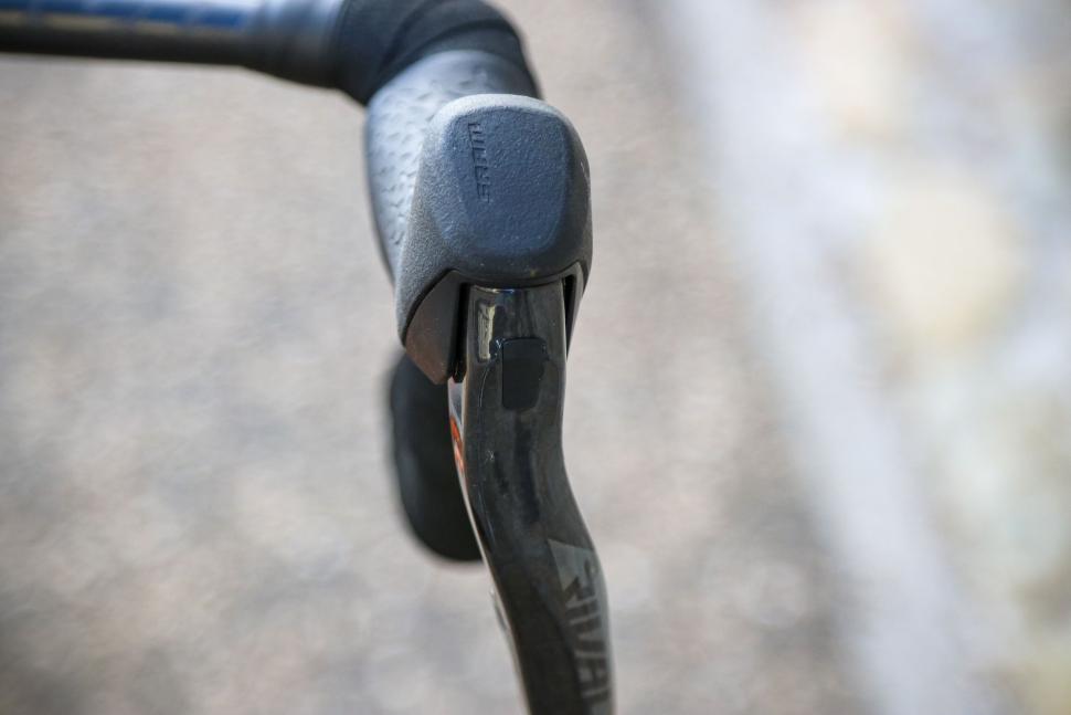 2025 Boardman SLR 9.4 Carbon LTD - shifter 2.jpg