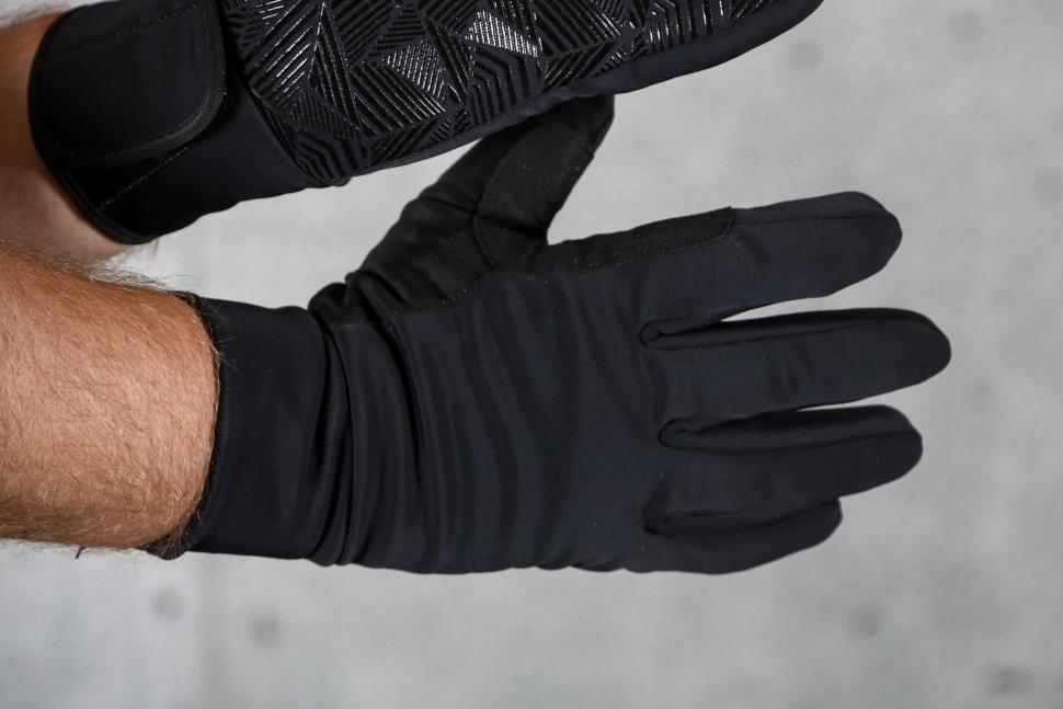 2025 Boardman Winter Gloves - back of hand.jpg