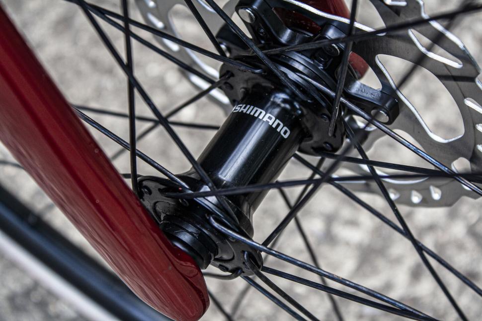 2025 Cannondale Synapse Carbon 4 front hub.jpg