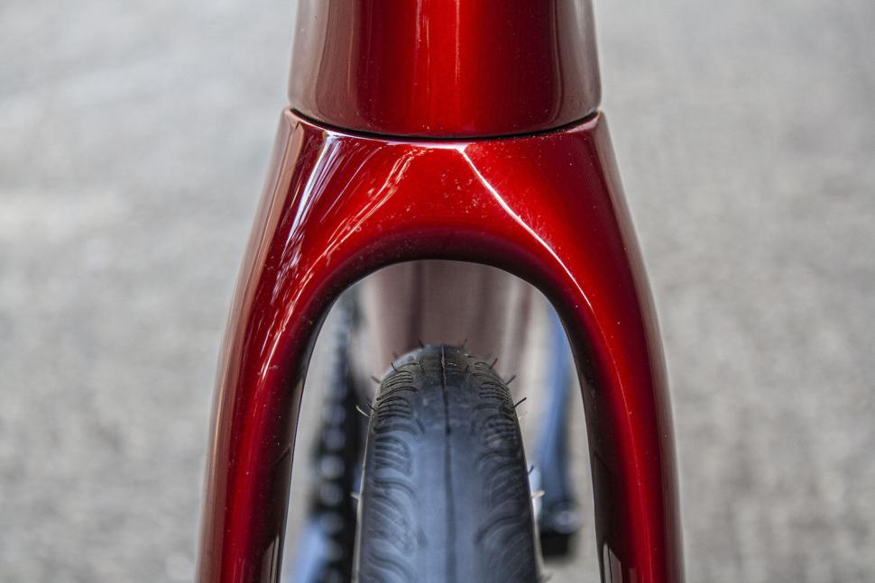 2025 Cannondale Synapse Carbon 4 front tyre clearance.jpg