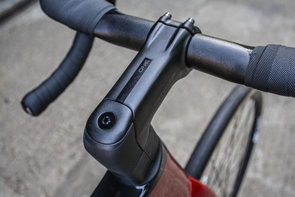 2025 Cannondale Synapse Carbon 4 handlebar.jpg