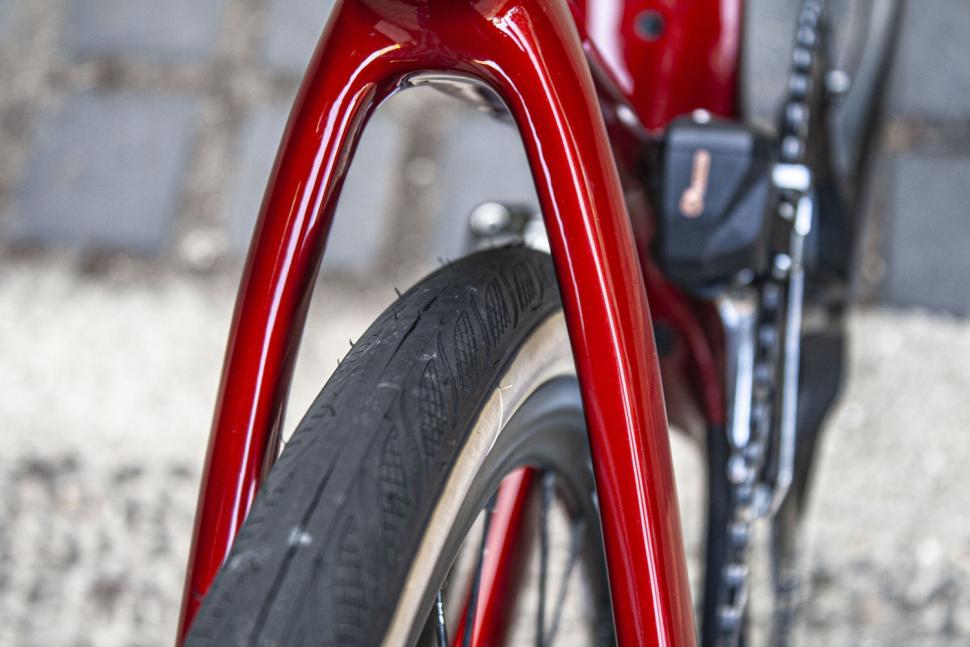 2025 Cannondale Synapse Carbon 4 rear tyre clearance.jpg