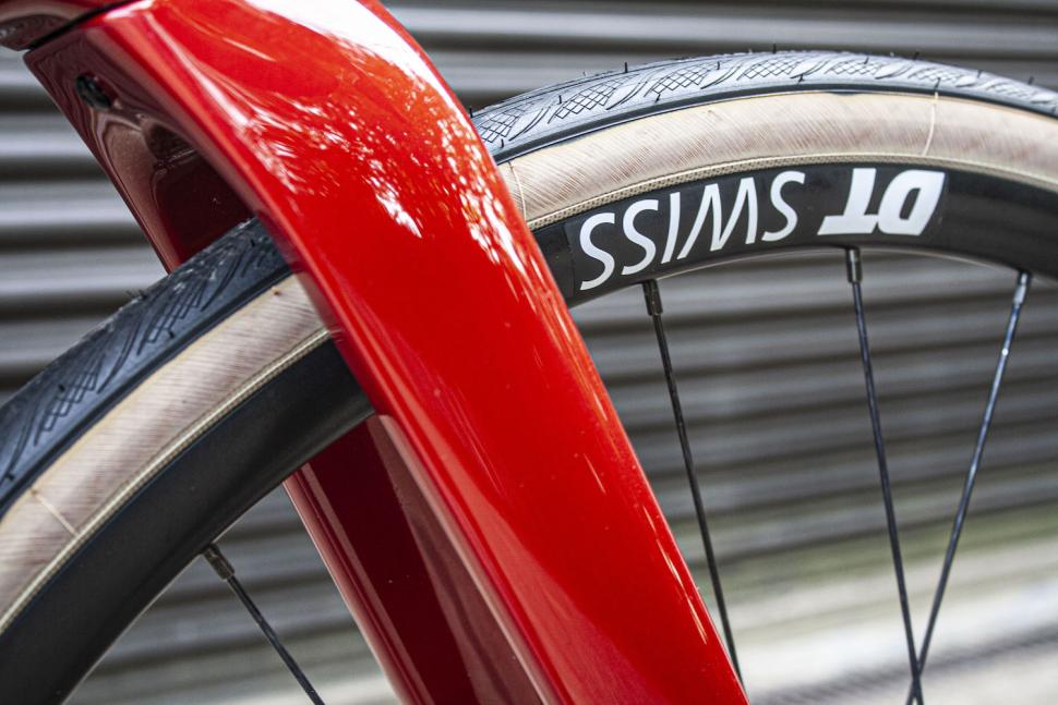 2025 Cannondale Synapse Carbon 4 rim and tyre.jpg