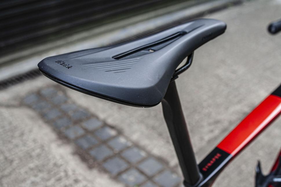 2025 Cannondale Synapse Carbon 4 saddle.jpg