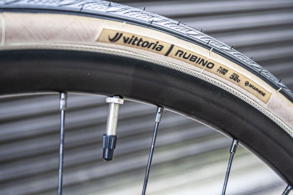 2025 Cannondale Synapse Carbon 4 tyre.jpg