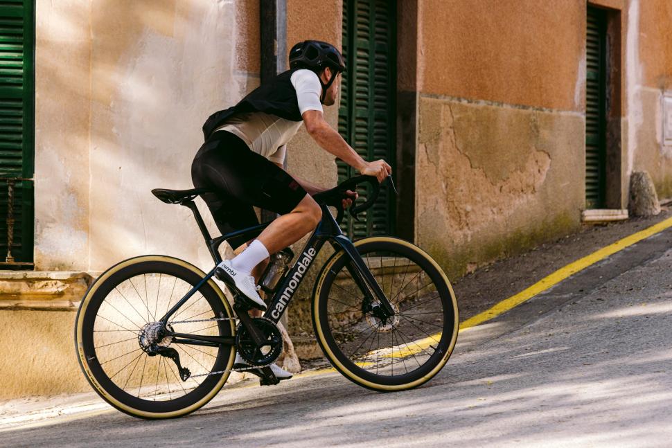 2025 Cannondale Synapse climbing 