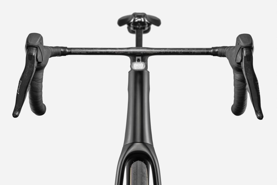 2025 Cannondale Synapse front light head on