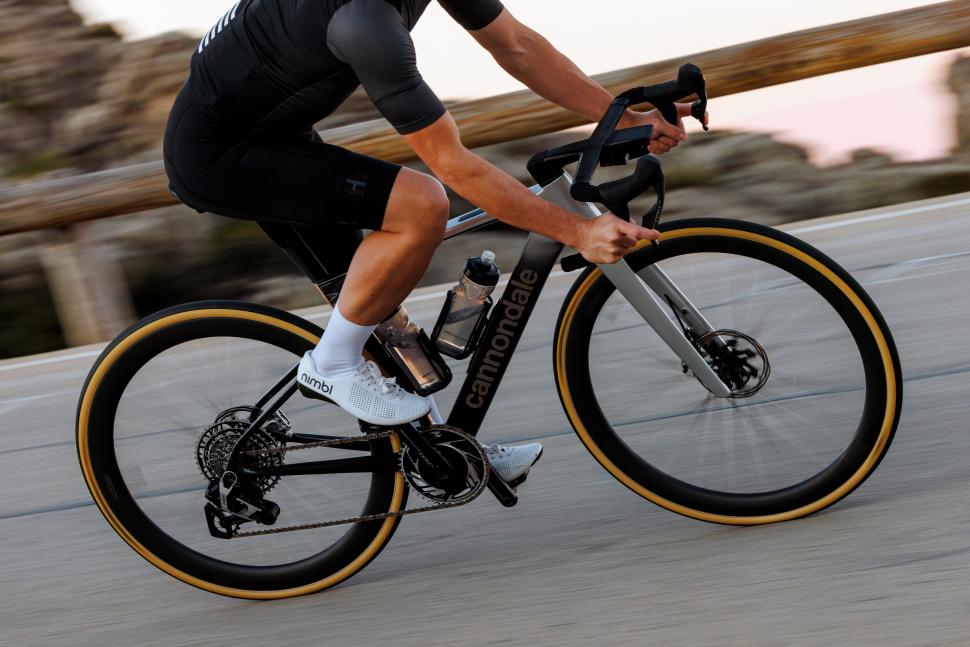 2025 Cannondale Synapse Lab71 action