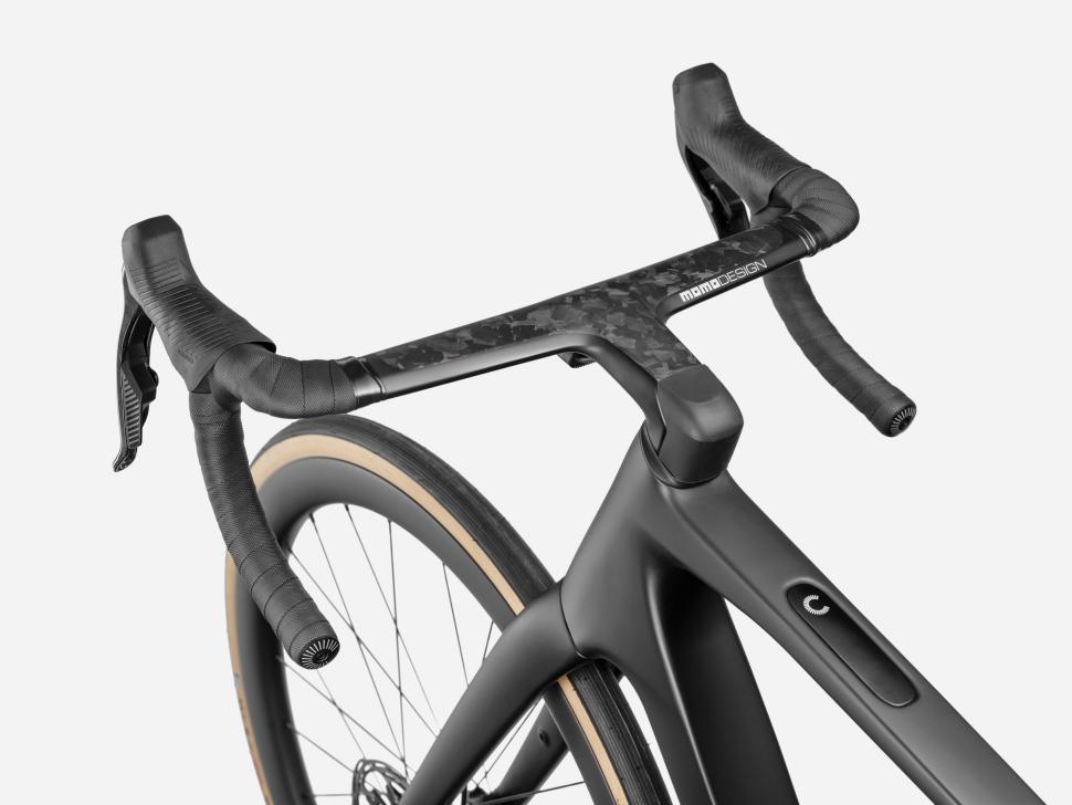 2025 Cannondale Synapse top tube mounts covered SystemBar R-One integrated bar:stem