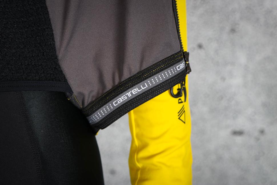 2025 Castelli Alpha 150 jacket - gripper 2.jpg